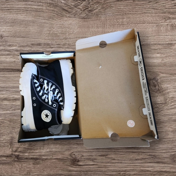 Converse Black/White Lugged High tops Size 8.5 - Picture 7 of 7